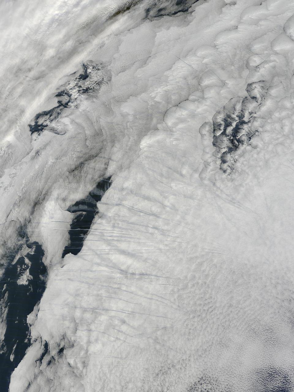 Contrails in the North Atlantic