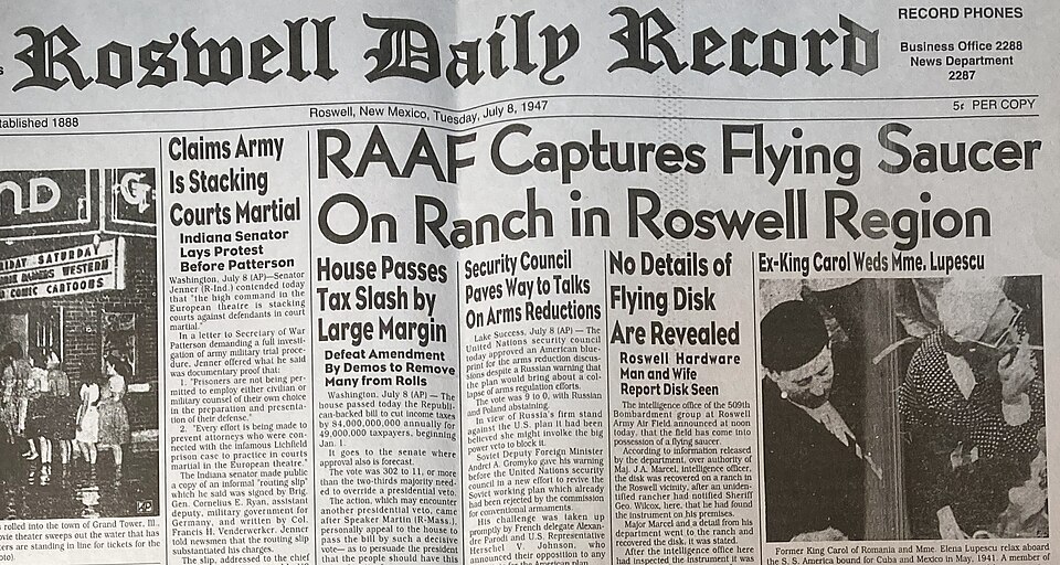 Roswell Daily Record front-page headline, 8 July 1947