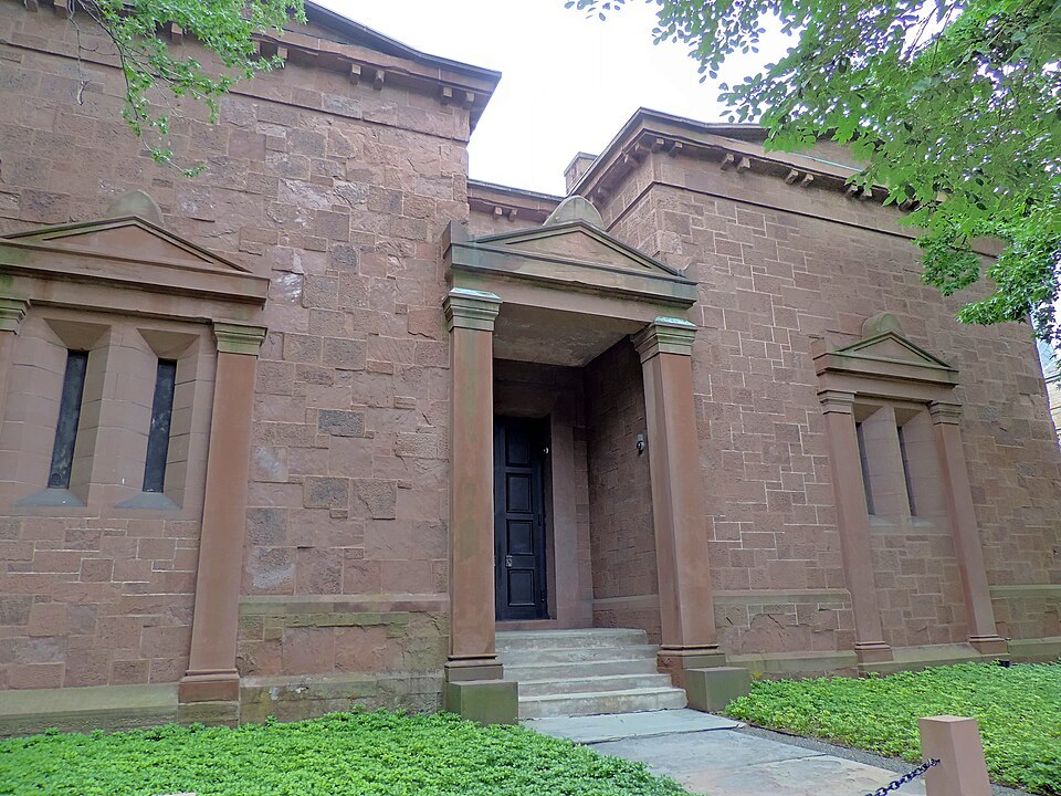 Skull and Bones society tomb at Yale University